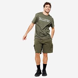 DOMYOS Pánske tričko na fitness 500 Essentials kaki s potlačou khaki L