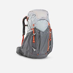 FORCLAZ Dámsky trekingový batoh MT900 UL mimoriadne ľahký 45+10 l šedá