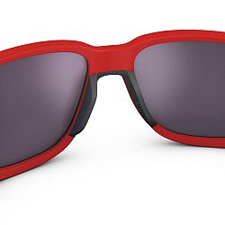 QUECHUA Turistické slnečné okuliare MH570 fotochromatické kategória 2-4 červená